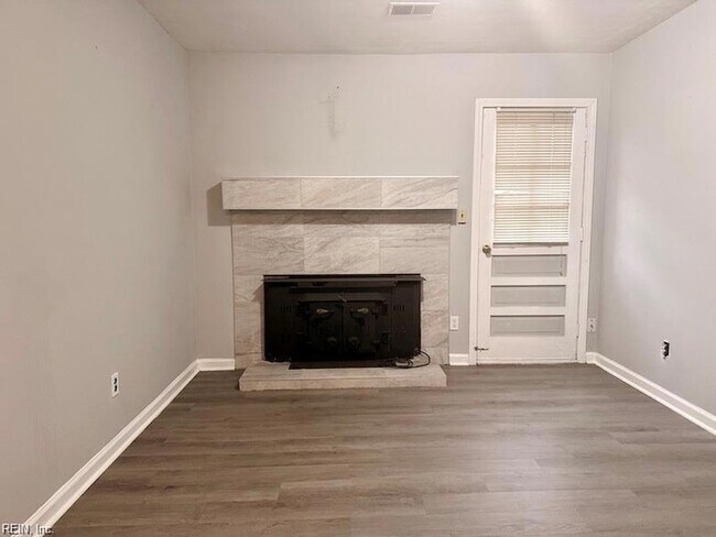 Building Photo - 1209 Whaley Ave