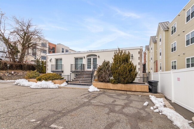 Building Photo - 248 Depew Ave