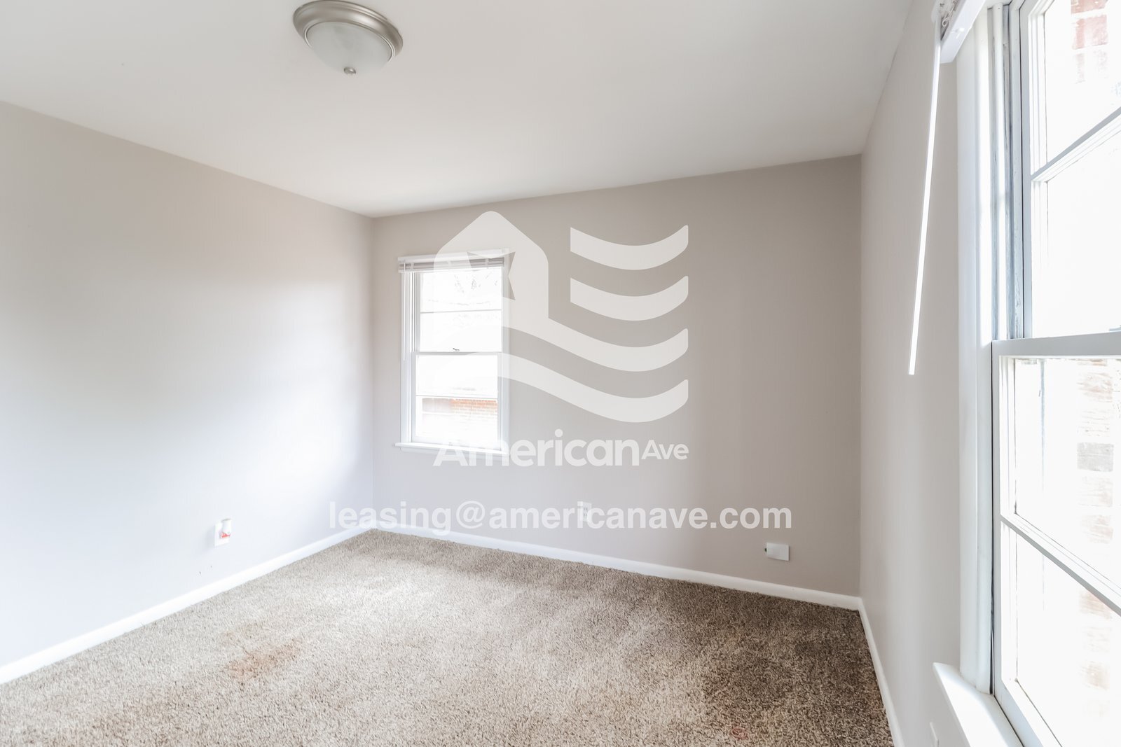 Building Photo - 25 10th Ave SW