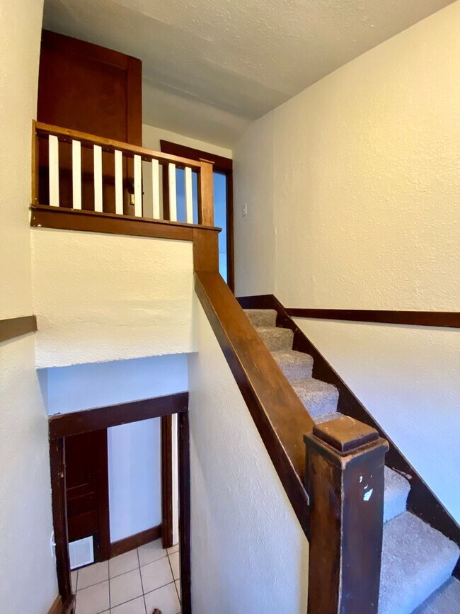 Building Photo - 15721 Main St E