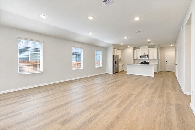 Building Photo - 40650 Balsam Run Ln