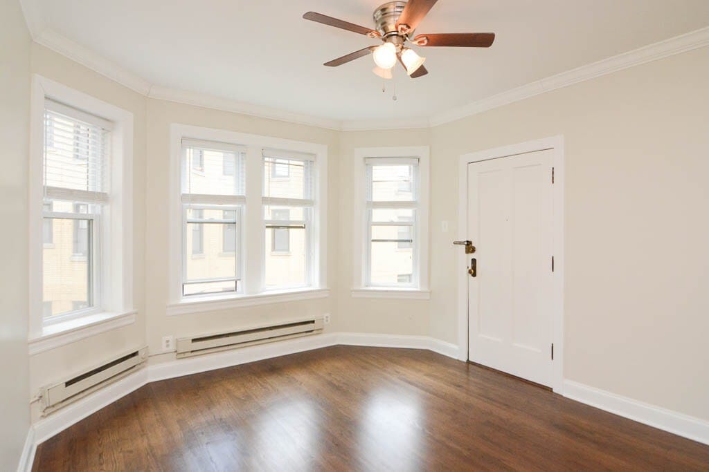 Building Photo - 3821 N Greenview Ave