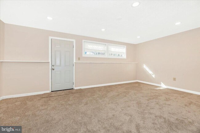 Building Photo - 7167 Glenmeadow Ct