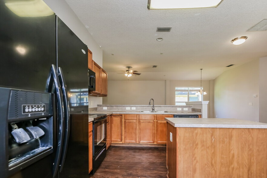 Building Photo - 11505 Oaklawn Rd