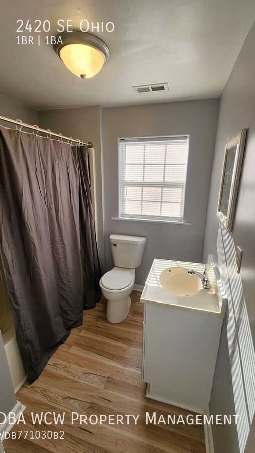 Building Photo - 2420 SE Ohio-