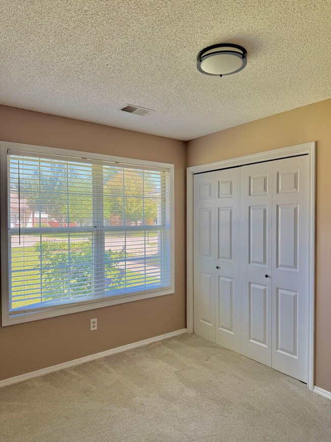 Building Photo - Spacious Home in Prime Manhattan Location ...