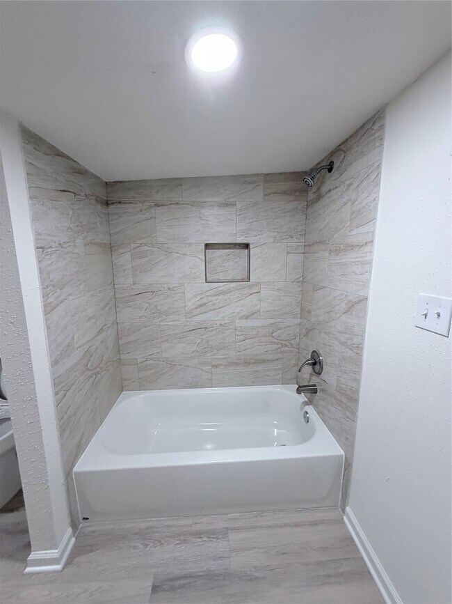 Building Photo - 1112 3rd St