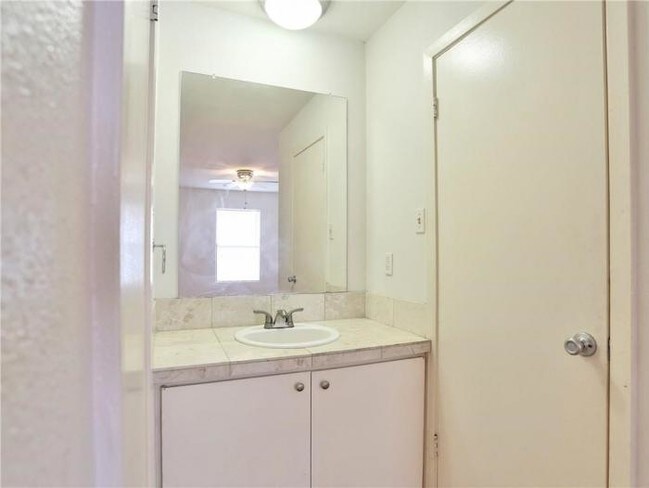 Building Photo - 1 bedroom in Austin TX 78705