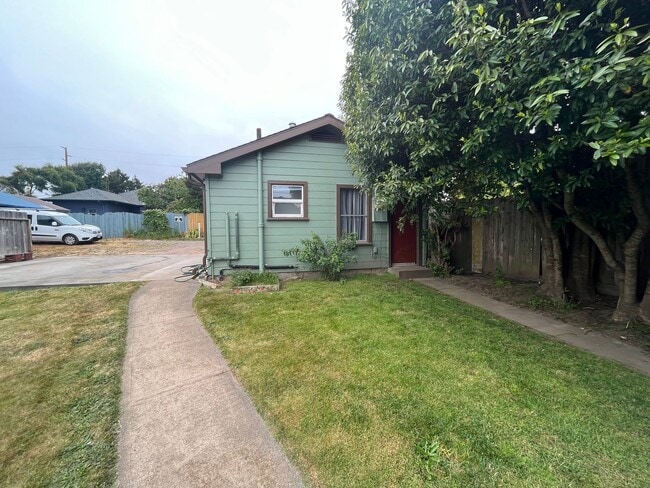 Primary Photo - 2211 Spring St