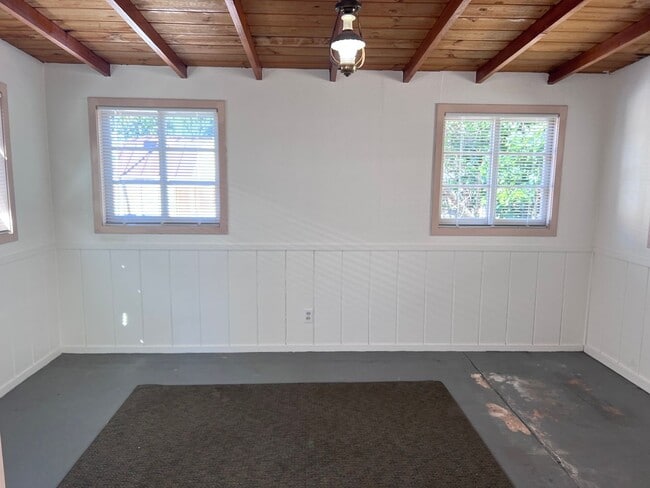 Building Photo - 1655 Catherine St