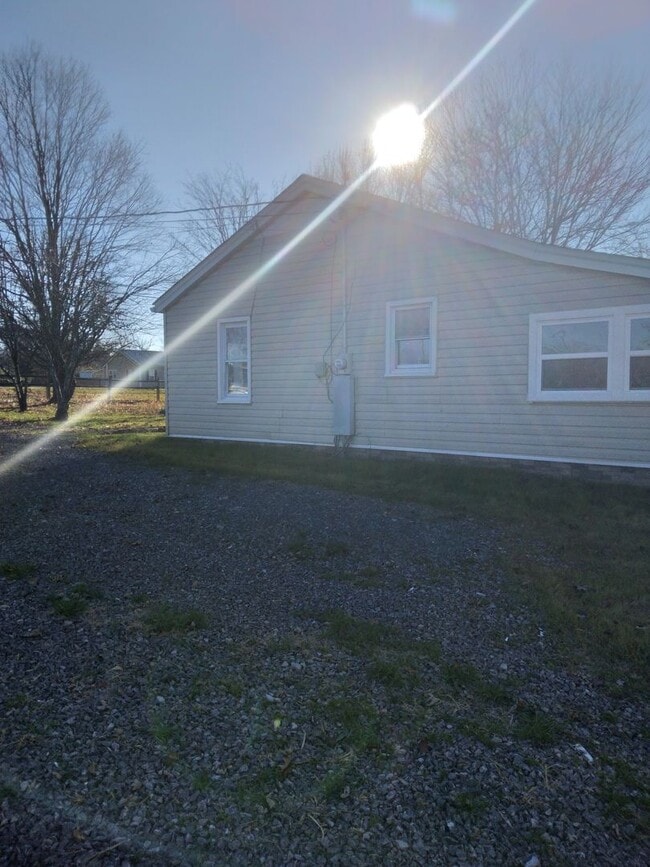 Building Photo - Newly remodeled 2 bedroom 1 bath home, Whi...