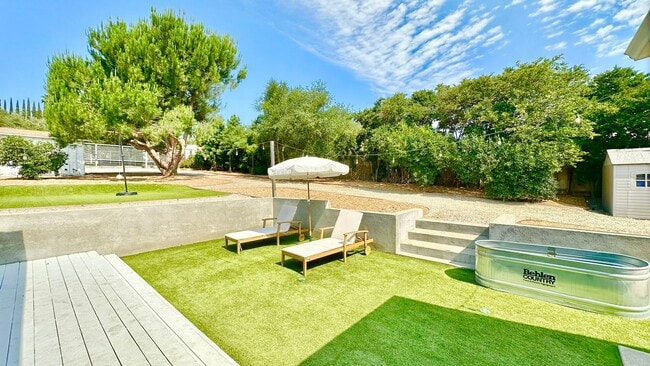 Building Photo - Beautifully Remodeled and Charming Country...