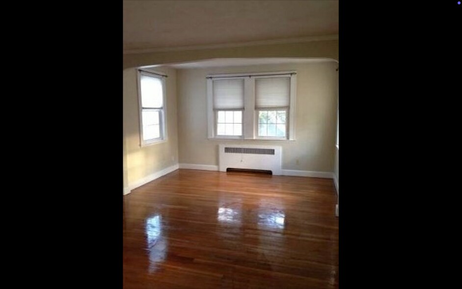 Building Photo - 57 Pond St