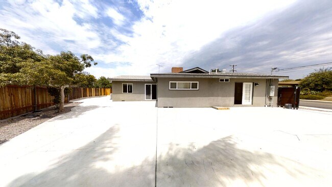 Building Photo - SDSU 6BD House – Walk to Campus, Prime Stu...