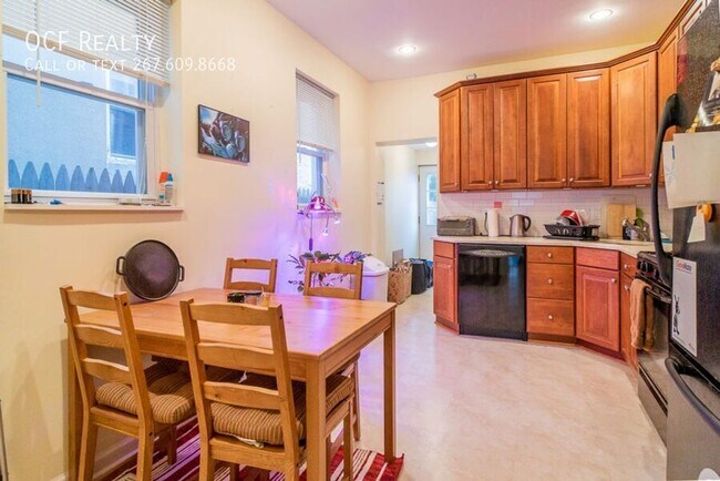 Building Photo - 3640 Calumet St