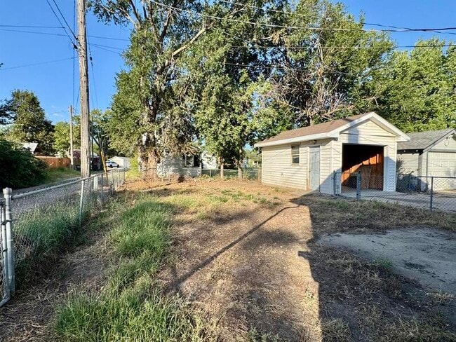 Building Photo - 1214 N Lincoln Ave