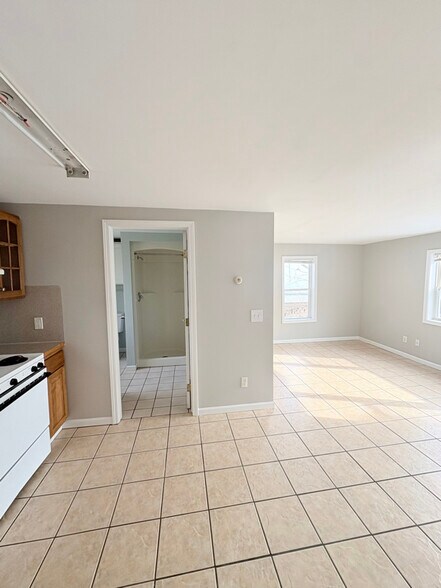 Building Photo - 530 High St