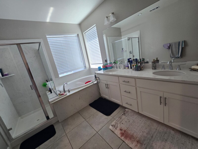 Building Photo - 3170 Cortina Dr