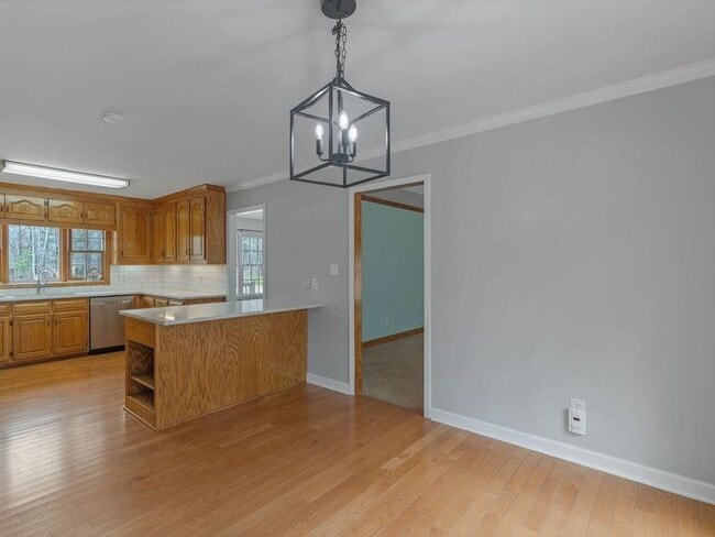 Building Photo - 305 Riverbend Dr