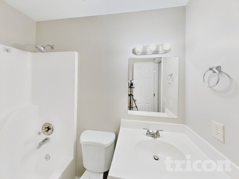 Building Photo - 673 Mable Dr