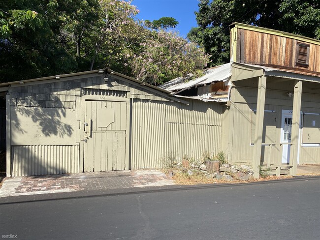 Building Photo - Studio, 0.5 bath House - 724 Luakini St Co...