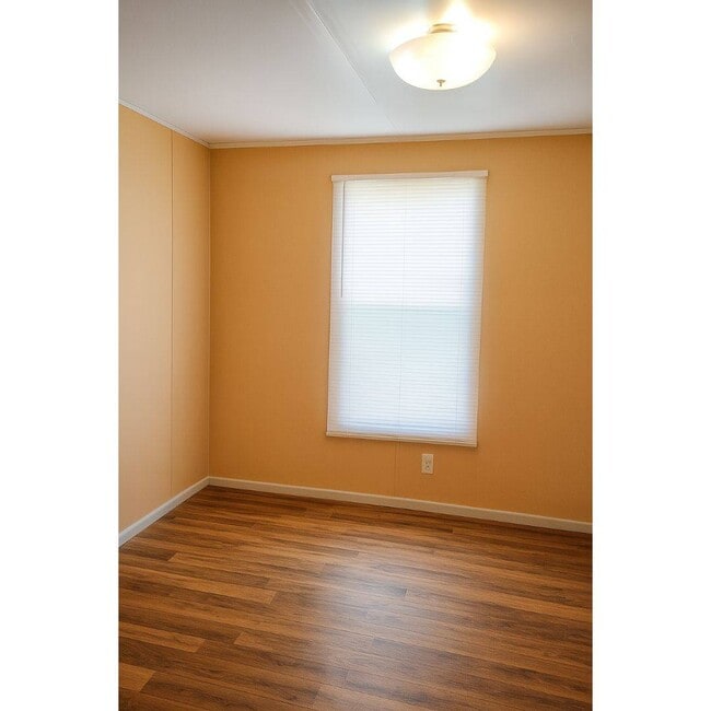 Building Photo - 1512 Thomas Dr