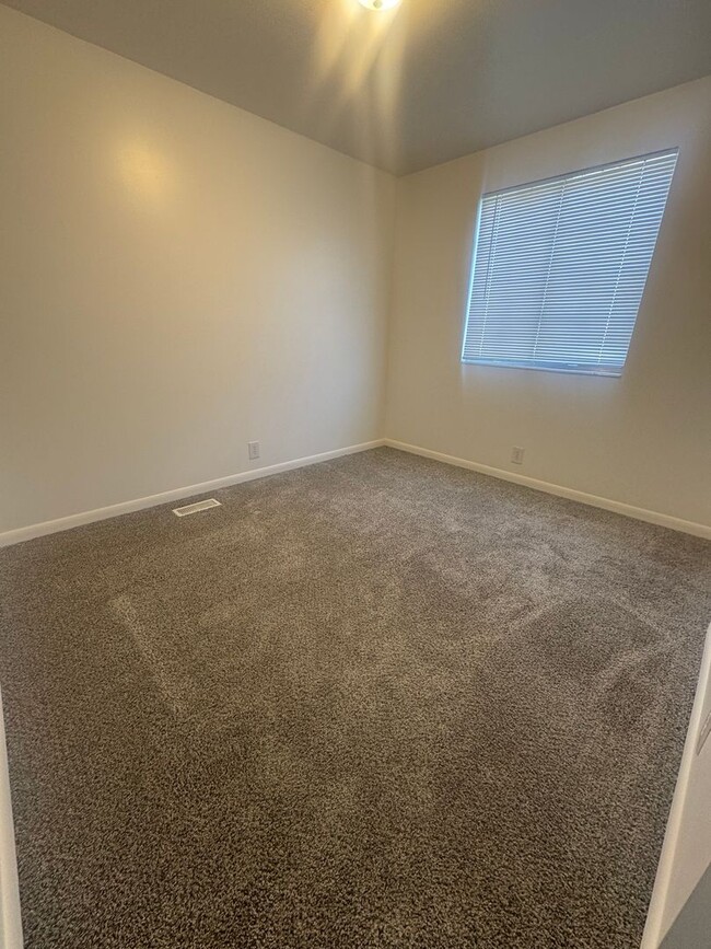 Building Photo - Beautiful Taylorsville Home for rent!