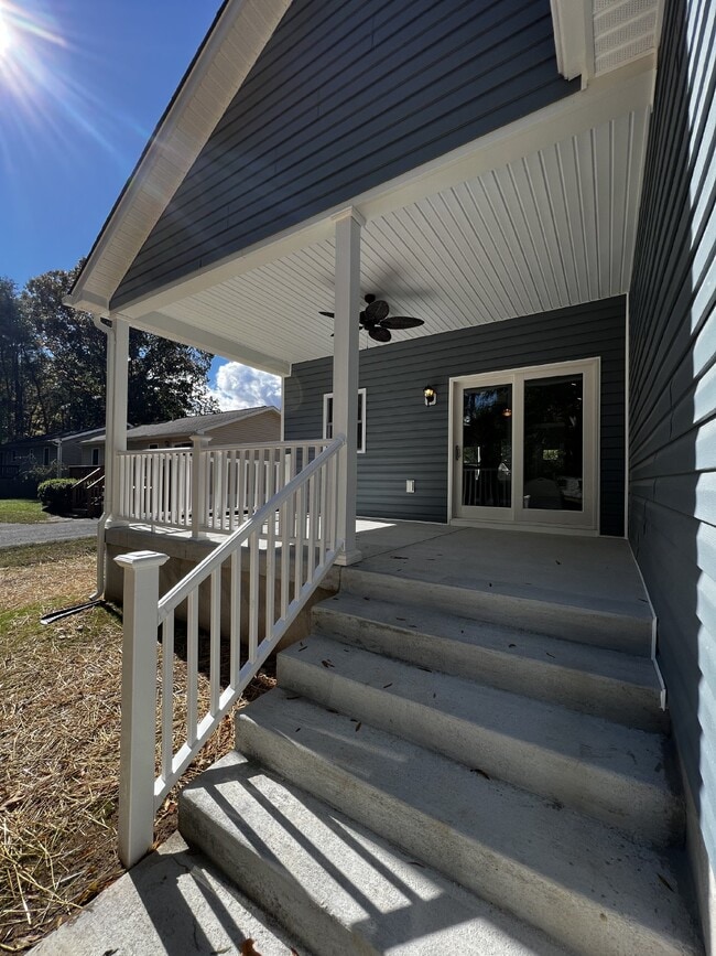 Building Photo - 38 Meadow View Ln