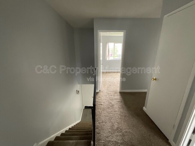 Building Photo - 292 Grecia Ct