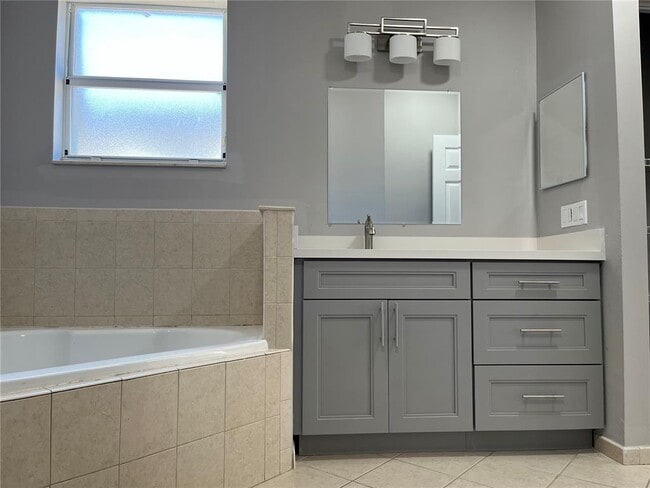 Building Photo - 349 NE 36th Terrace