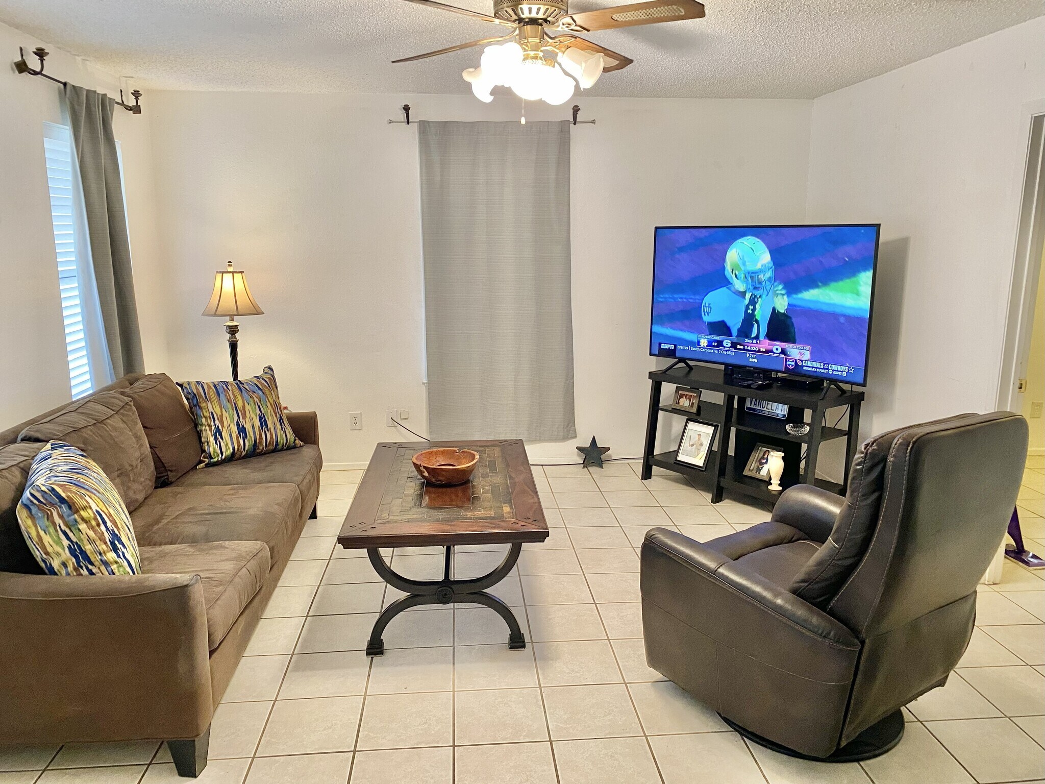 Living room - 1918 Castle Gate Cir