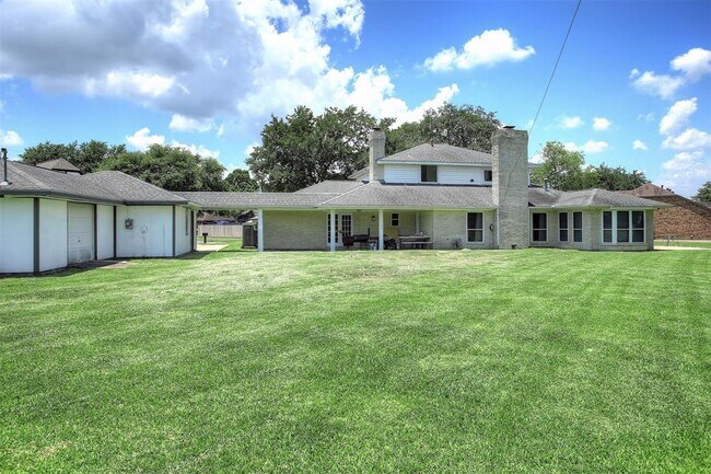 Building Photo - 10455 Antrim Ln