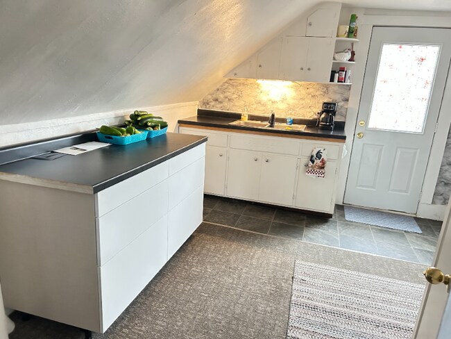 Primary Photo - 103 Erie St SE