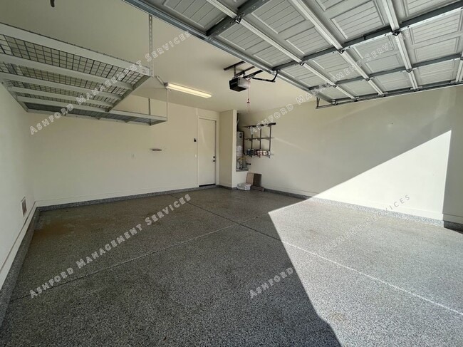Building Photo - BEAUTIFUL 3 BEDROOM 2 BATHROOM HOME IN PEORIA