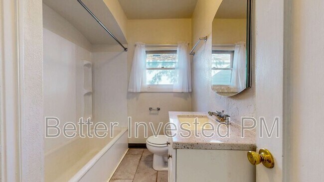 Building Photo - 210 Brown St