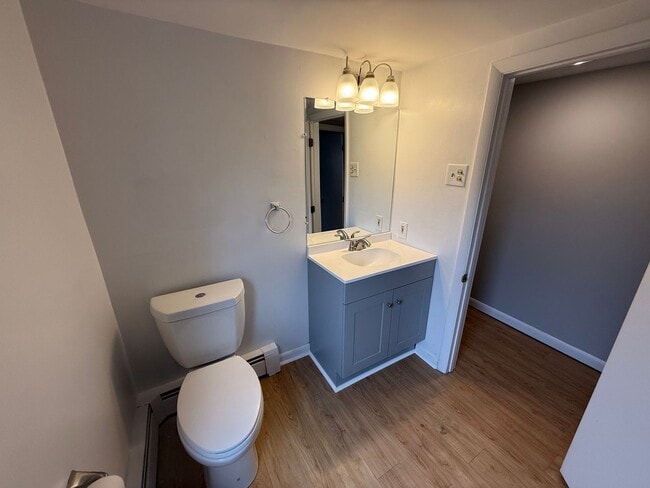 Building Photo - Economical twin home with great natural light, fresh paint, yard, creek