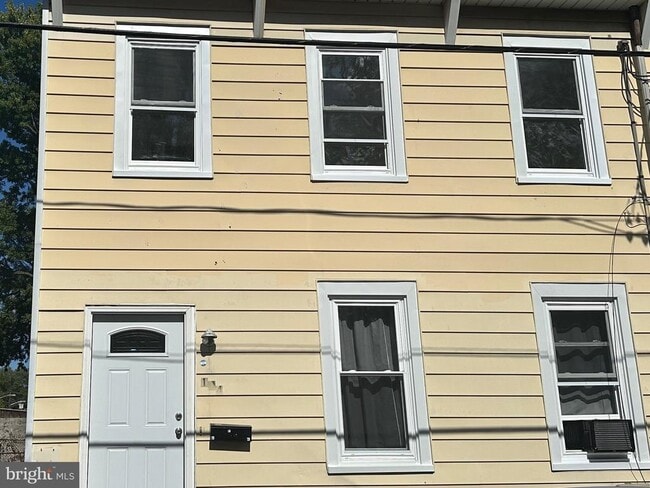 Building Photo - 104 New Rose St