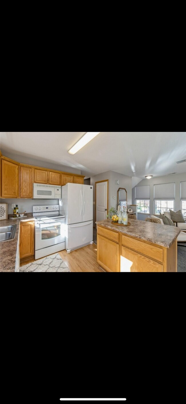 Building Photo - 15220 Greenbelt Dr