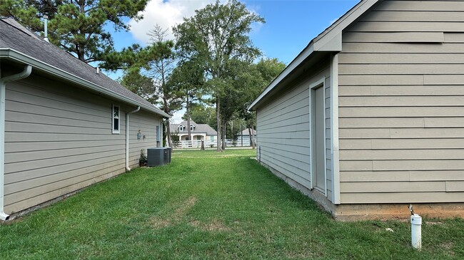 Building Photo - 25221 Armagh Rd