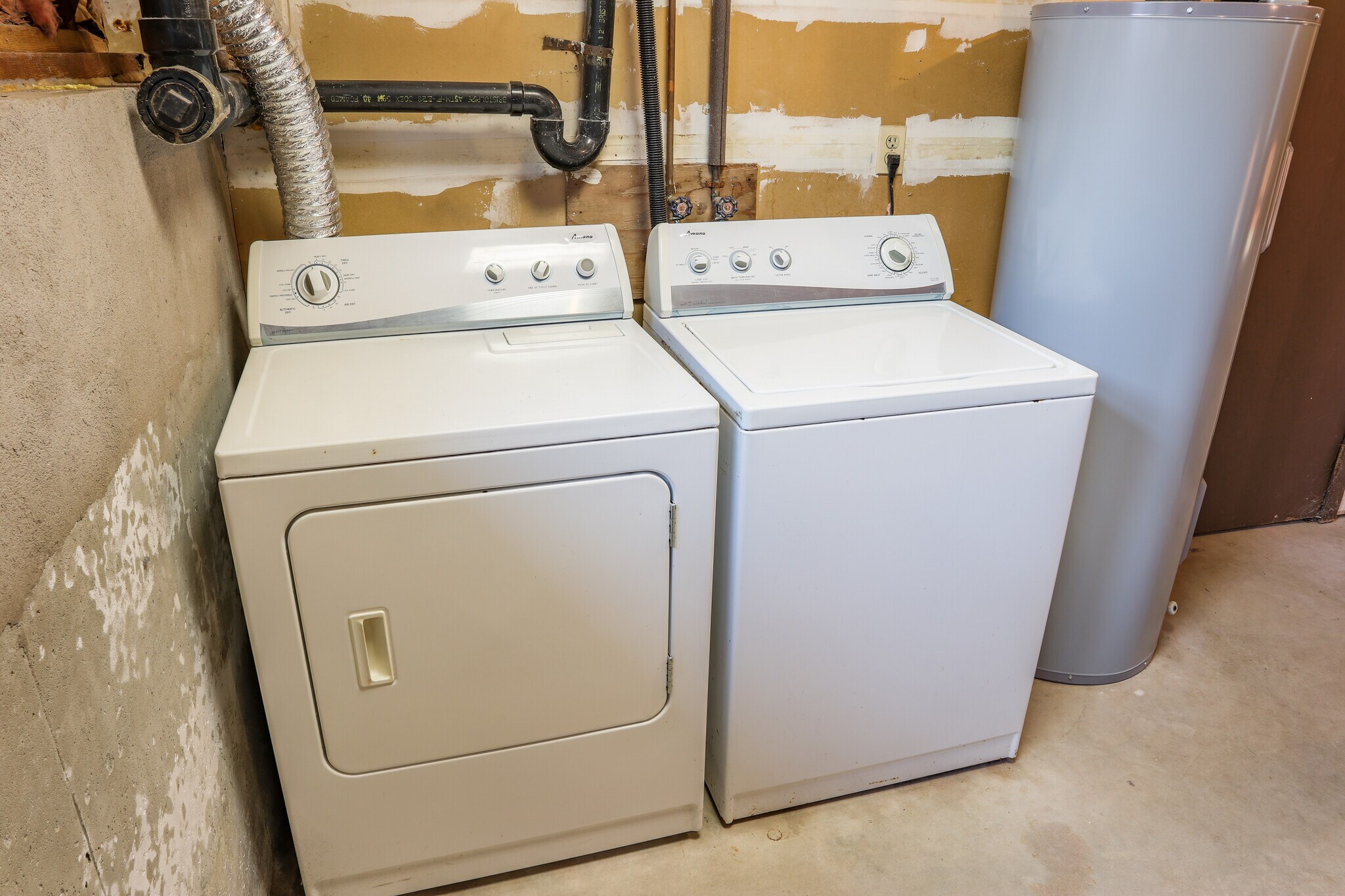 Building Photo - 120 Young St