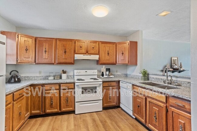 Building Photo - 3221 Ryan St