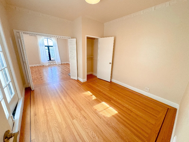 Building Photo - 472 Ramsell St