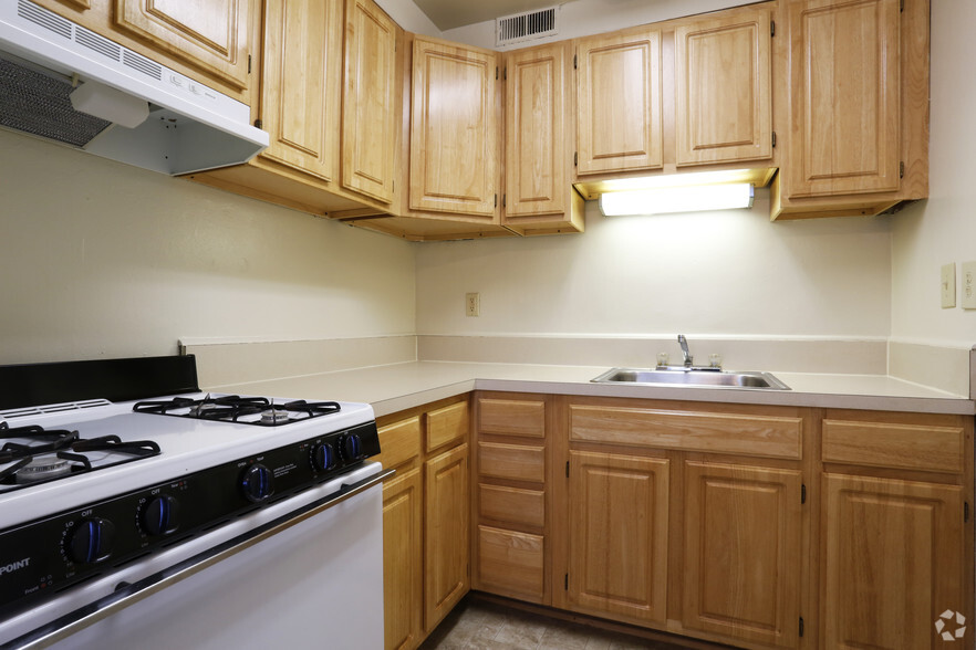 Kitchen - Ashley Trace Apartments