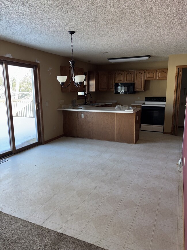 Building Photo - 308 W Elm St