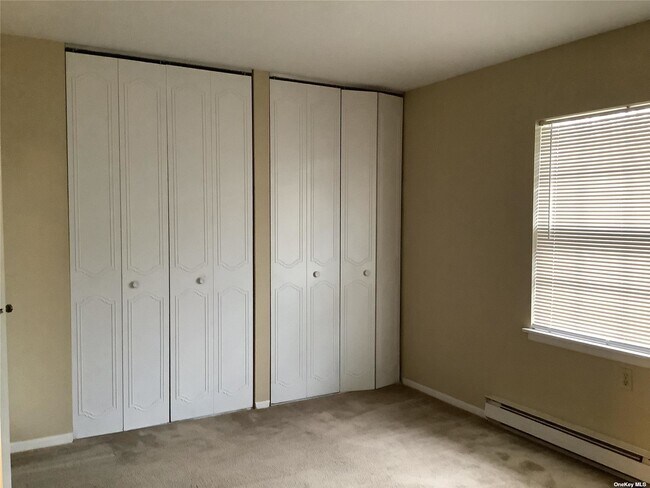 Building Photo - 261 Newcastle Ct