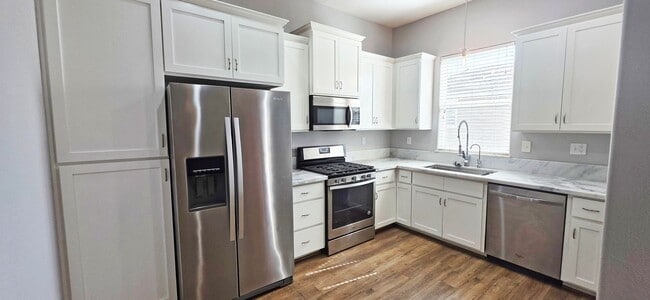 Building Photo - 4120 Beechcraft Way
