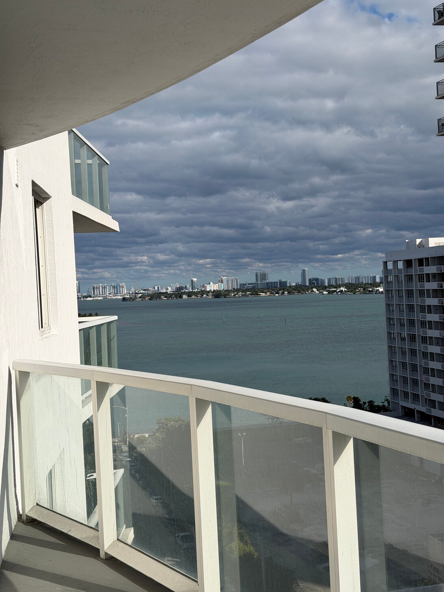 Building Photo - 615 NE 25th St