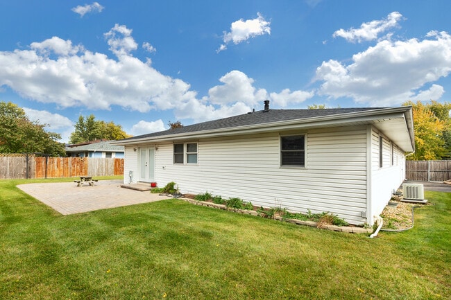 Building Photo - 1013 Stonegate Rd