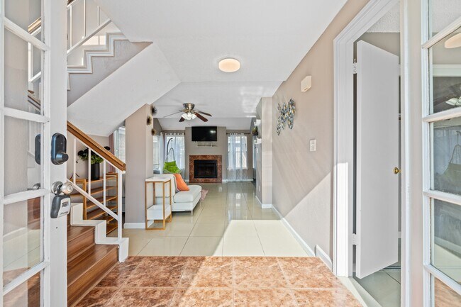 Building Photo - 8629 Kinghaven St