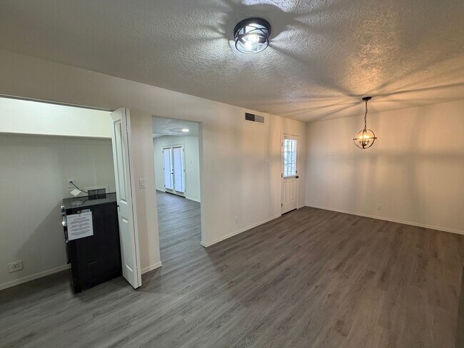Building Photo - 3 Bedroom Single Story Home Available Near Unser Blvd NW & Paradise Blvd NW!